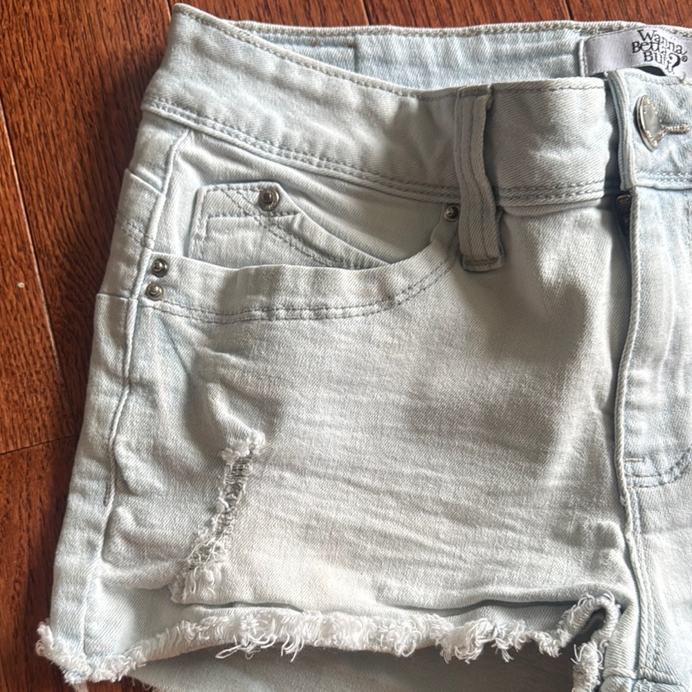 Wanna betta butt Light Blue Denim Shorts - Picture 4 of 8